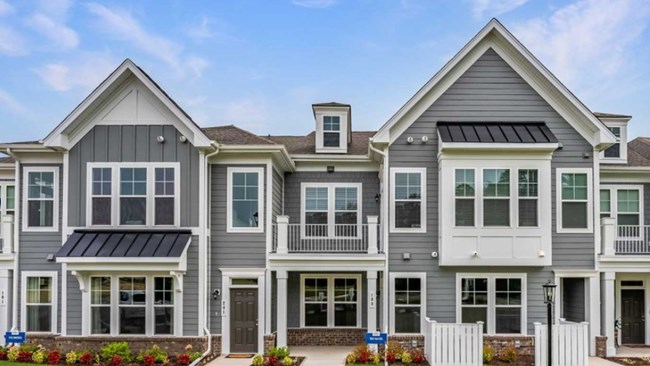 New Homes in The Pointe at Twin Hickory by HHHunt Homes 