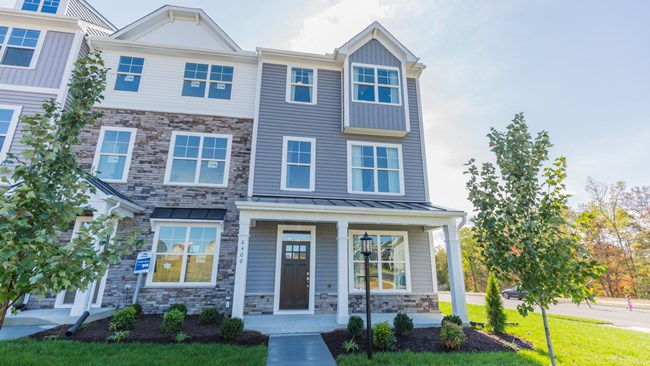 New Homes in Huntington Pointe Townhomes by Eastwood Homes